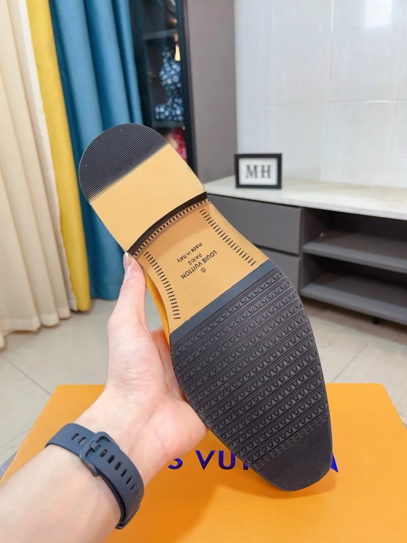Ex-factory price 720🌹🌹High version [LV] Louis Vuitton's popular casual leather shoes🎖Fashionable and elegant🎖🎖Material: Original imported open-edge beaded cowhide, washed cowhide leather lining, original open-molded rubber outsole, high-end and classy, ​​elegant quality, instantly transforming into a handsome man ❤❤Standard\nNumber: 38-44
